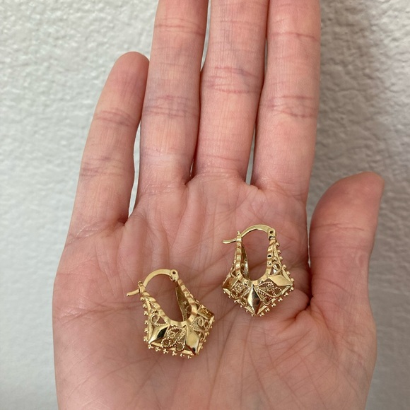 New Vanessa Mooney the gold Mabel hoops earrings - Picture 7 of 7